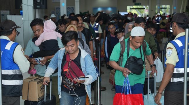 Penumpang Kapal PELNI