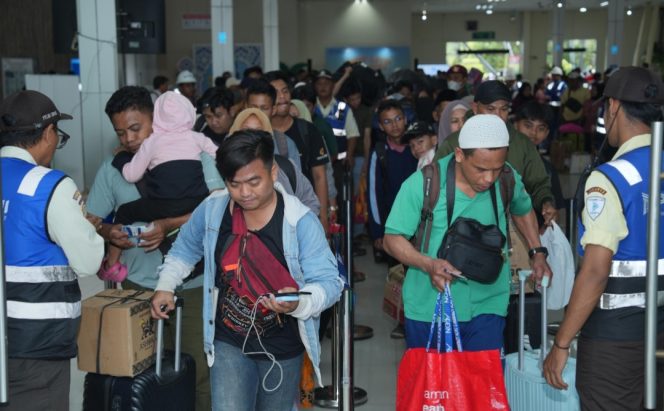 
 Penumpang Kapal PELNI