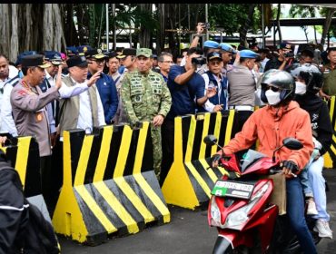 Menhub Dudy sapa para pemudik di Pelabuhan Bakauheni