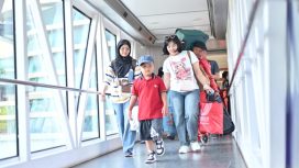 Penumpang di Pelabuhan Bakauheni