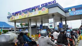 Penumpang di Pelabuhan Ketapang