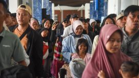 Penumpang kapal PELNI