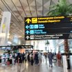 Penumpang penerbangan di Bandara Soetta