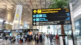 Penumpang penerbangan di Bandara Soetta