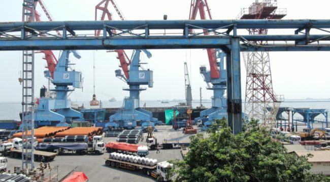 Suasana di Pelabuhan penyeberangan