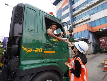 IPC TPK Berbagi Takjil di Gate In Area Tanjung Priok 2 Domestik.foto istimewa/IPC TPK 