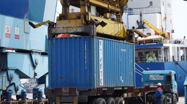 Ilustrasi kegiatan bongkar muat di Area Tanjung Priok. Foto istimewa/IPC TPK 
