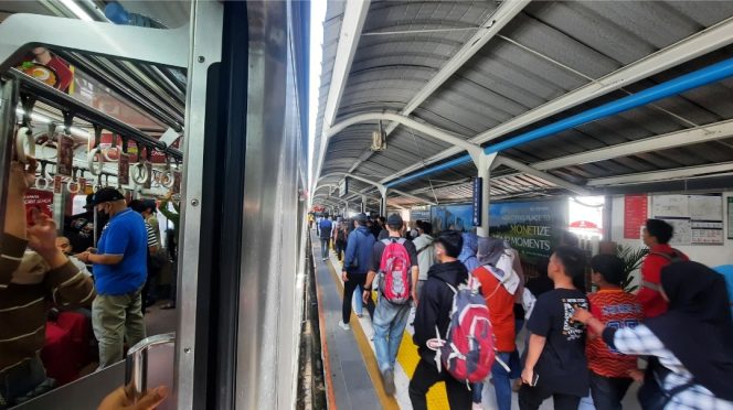 
 Hari Terakhir Cuti Bersama, Volume Pengguna Commuter Line Menuju Jakarta Meningkat