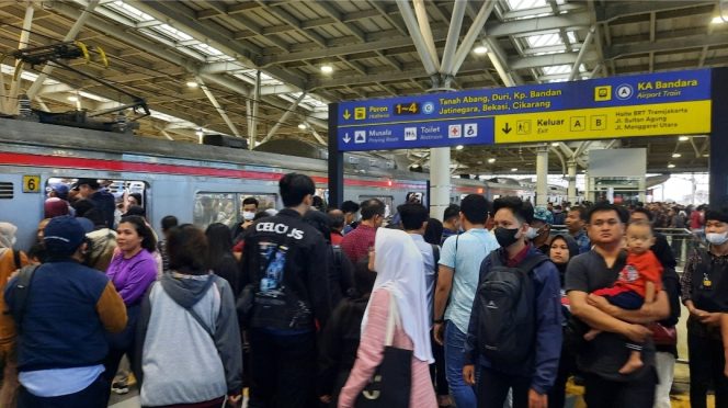 
 Penumpang Commuterline Jabodetabek, Wilayah 1 Merak, dan Commuter Line Basoetta Capai  268 Ribu