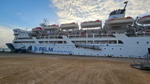 KM. Ngapulu bersandar di Pelabuhan Batam