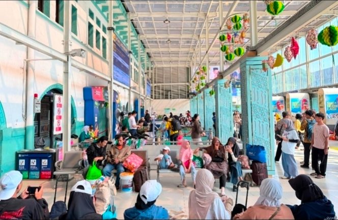 
 Penjualan Tiket Kereta Lebaran 2026 Tembus 3,36 Juta, KAI: Permintaan Mulai Meningkat