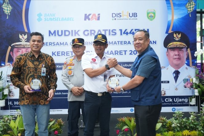 
 Sinergi KAI, Pemprov Sumsel, dan Bank Sumsel Babel Berangkatkan Ribuan Pemudik Gratis dari Kertapati
