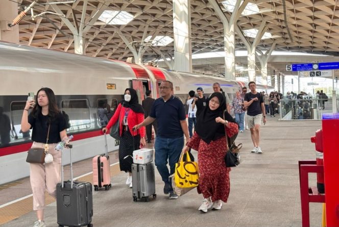 
 Penjualan Tiket Whoosh Lebaran 2026 Capai 133 Ribu, Tren Naik Jelang Idulfitri