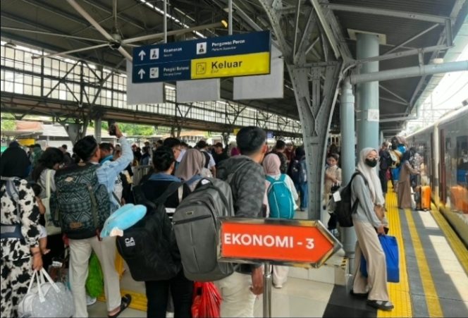 
 Pecah Rekor Lebaran, KAI Angkut Lebih 242 Ribu Penumpang KA Jarak Jauh dalam Sehari
