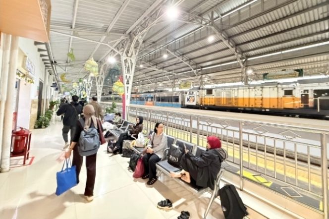 
 Arus Balik Lebaran 2026 Capai Puncak, Penjualan Tiket KA Mudik Lebaran Capai 4,6 Juta Penumpang