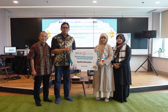 
 Serah Terima Penyaluran Donasi untuk para Mustahik di Palestina secara simbolis diserahkan oleh Direktur Keuangan, SDM & Manajemen Risiko IPC TPK Yanuar Evyanto kepada Adara Relief Internasional.foto istimewa/IPC TPK 