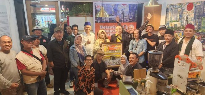 
 Neno Warisman Buka Pameran “Betawie Punye Yahye” Karya Yahya TS