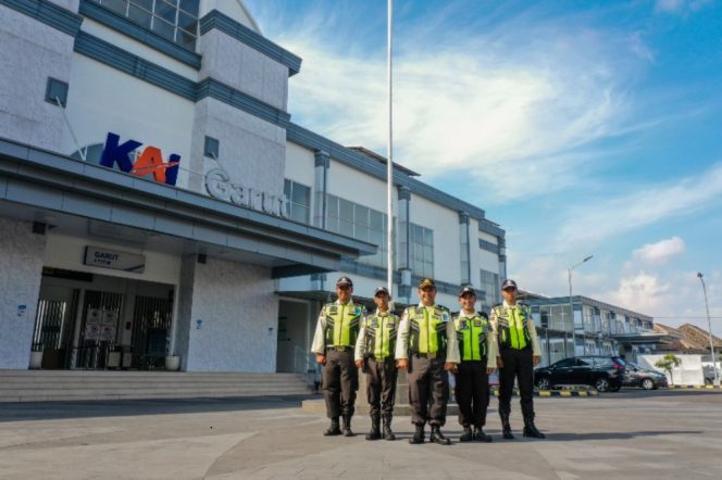 
 KAI Services Ingatkan Penumpang KRL Jaga Ketertiban Selama Perjalanan