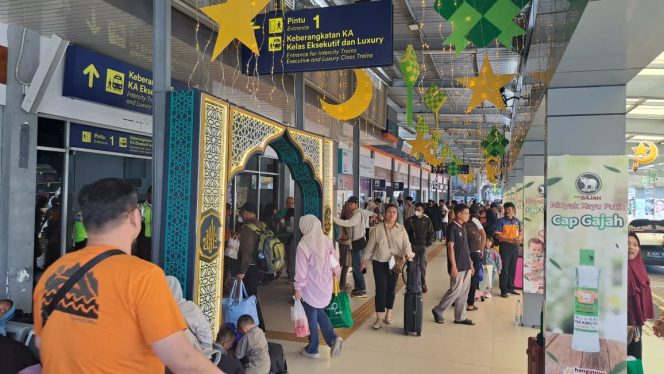 
 Penjualan Tiket KA Libur Panjang Awal April Tembus Lebih 710 Ribu, Mobilitas Penumpang Tinggi