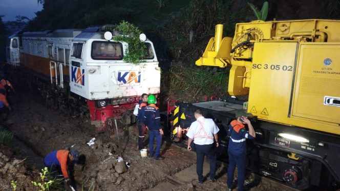
 Rel Lintas Maswati–Sasaksaat Kembali Normal Usai Longsor, Perjalanan KA Berangsur Pulih