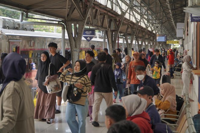 
 Naik Kereta Saat Lebaran 2026, Pelanggan KAI Bantu Tekan Emisi hingga Puluhan Juta Kg CO₂e