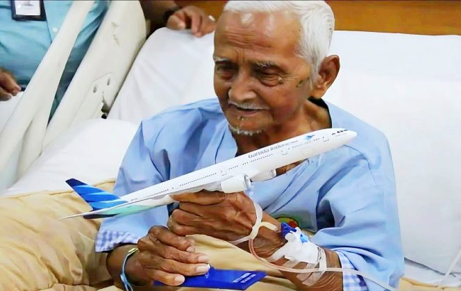 
 Penyumbang emas untuk pembelian pesawat RI 01. Wafat