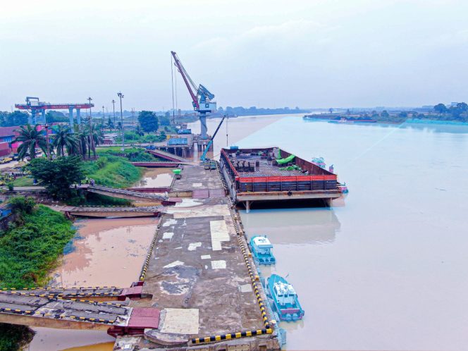 
 PTP Nonpetikemas Cabang Jambi Perkuat Distribusi Semen melalui Pelabuhan Talang Duku