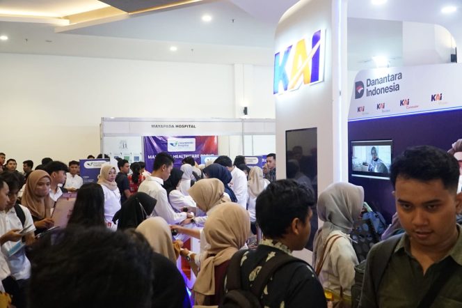 
 Ribuan Pelamar Padati Booth KAI di Campus Job Fair Semarang, KAI Daop 4 Semarang Ingatkan Waspada Penipuan Berkedok Rekrutmen