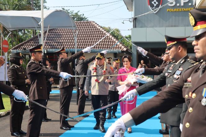 
 Sertijab Kapolrestabes Semarang,Tegaskan Penguatan Soliditas dan Kesinambungan Kinerja Organisasi