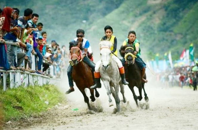 
 Belum Pulih dari Bencana, Rencana Pacuan Kuda di Takengon Diprotes