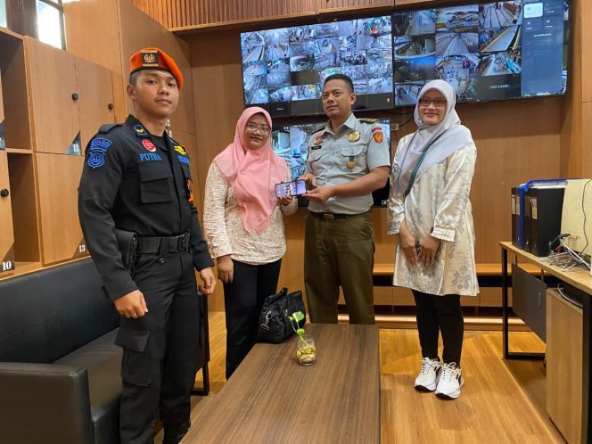 
 Barang Tertinggal di Kereta Api Makin Banyak Aja! KAI Daop 1 Jakarta Imbau Pelanggan Lebih Teliti