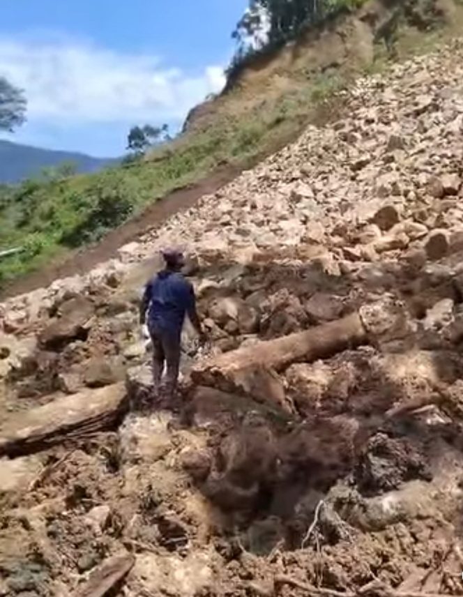 
 Jalan Lintas Nasional Pameu–Geumpang Terputus Akibat Longsor