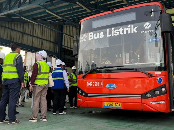 
 Jadi Rujukan Pengembangan Bus Listrik, DAMRI Terima Kunjungan Delegasi Internasional ITDP