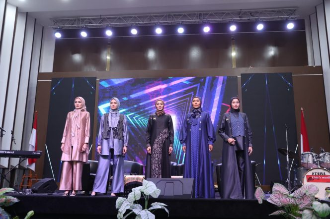 
 Fashion Show Nina Septiana Curi Perhatian di NGOBRAS Kartini 2026