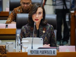 Menpar di gedung DPR