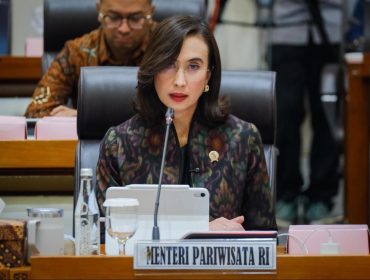 Menpar di gedung DPR