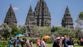 Suasana di Destinasi wisata Candi Prambanan saat libur Lebaran