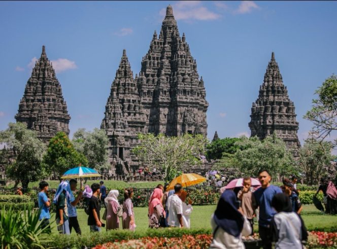 
 Suasana di Destinasi wisata Candi Prambanan saat libur Lebaran