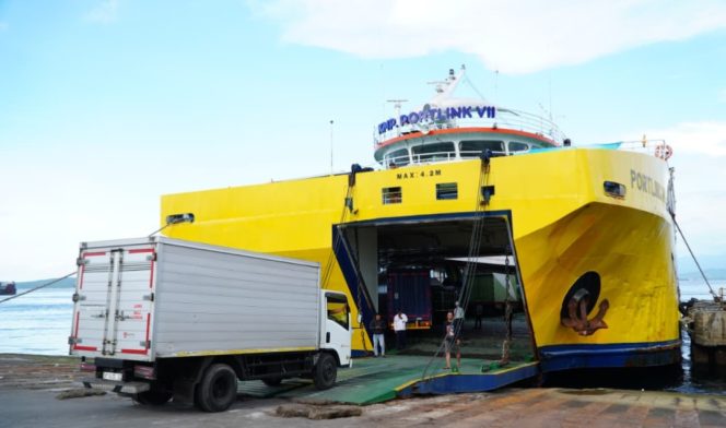 
 Kapal penyeberangan di Pelabuhan Ketapang