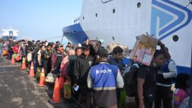 Penumpang kapal PELNI