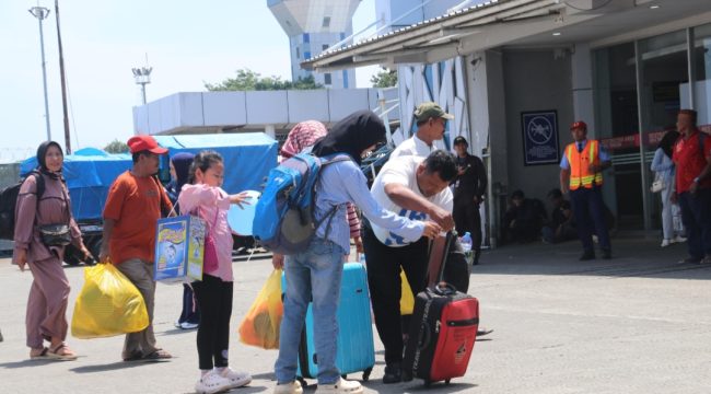 Penumpang angkutan laut