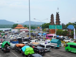 Suasana di Pelabuhan Penyeberangan