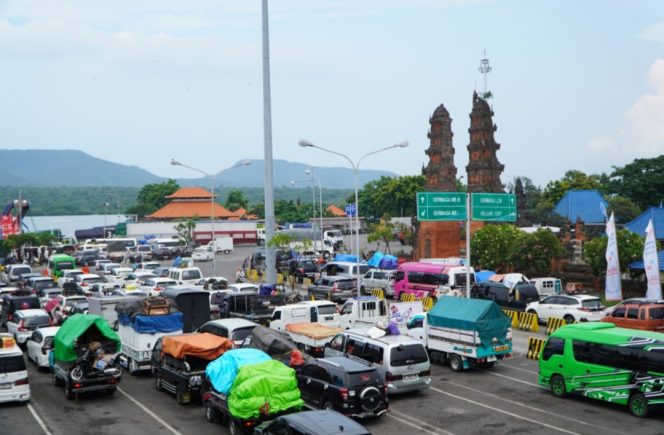 
 Suasana di Pelabuhan Penyeberangan