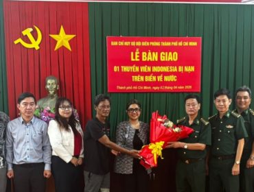 Serah terima ABK dari Vietnam ke Indonesia