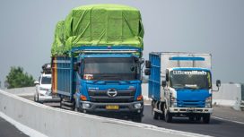 Kendaraan ODOL mengaspal di jalan raya