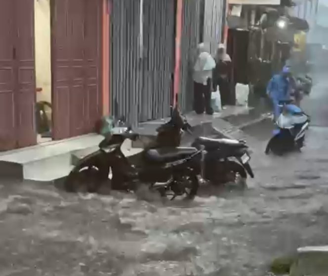 
 Aceh Tengah Kembali Dikepung Banjir, Warga Panik — Kampung Terisolir, Akses Lumpuh