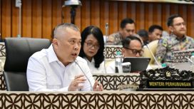 Menhub Dudy di gedung DPR