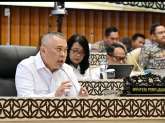 Menhub Dudy di gedung DPR