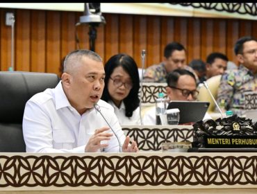 Menhub Dudy di gedung DPR