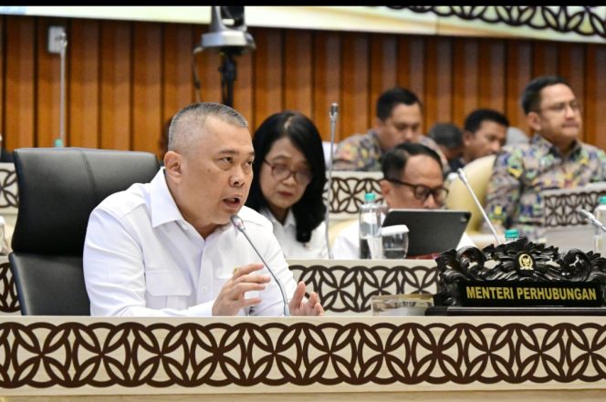 
 Menhub Dudy di gedung DPR